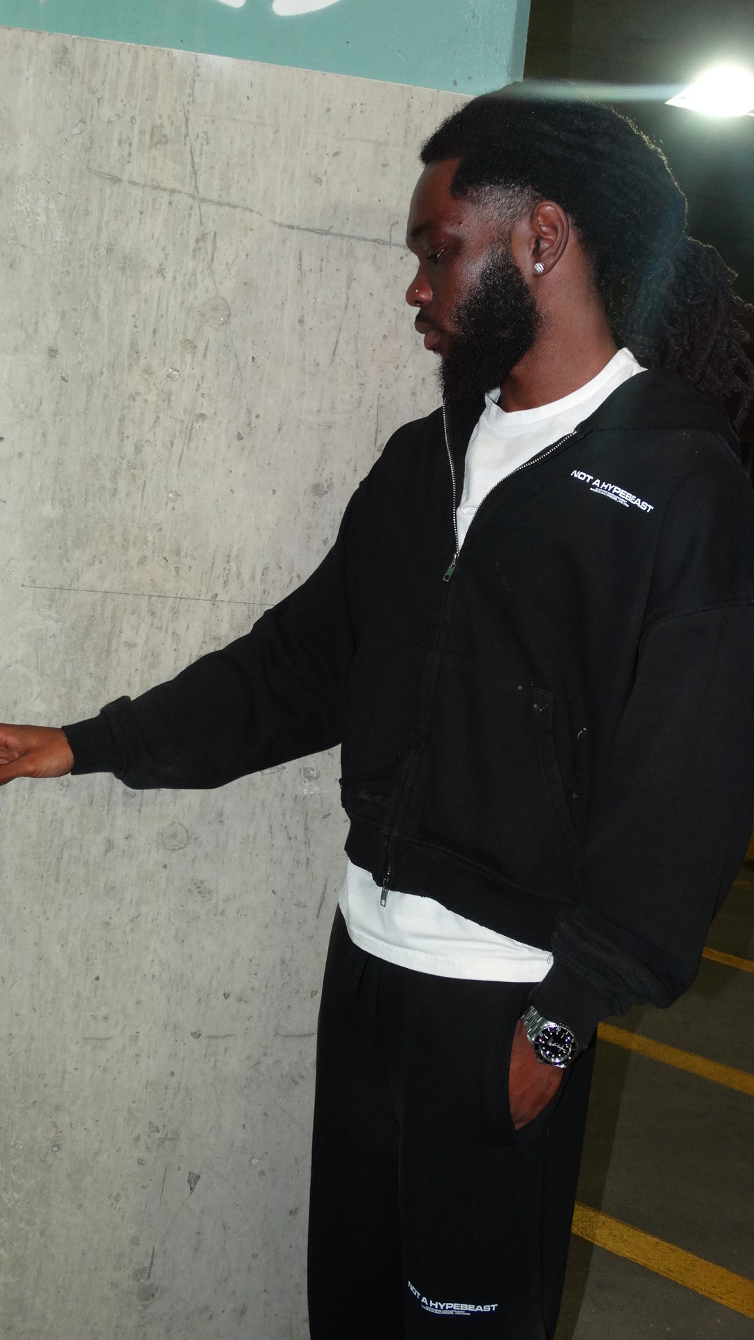 ESSENTIAL ZIP UP HOODIE