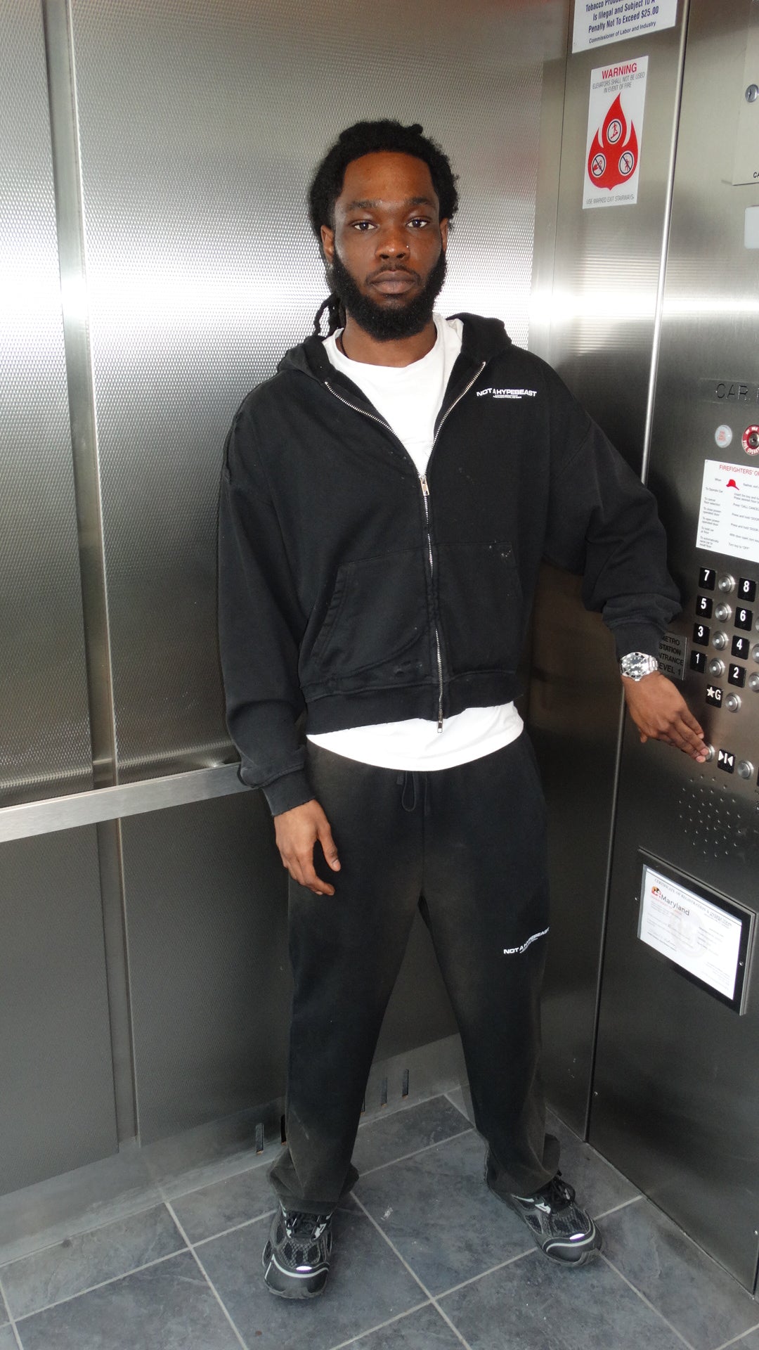 ESSENTIAL ZIP UP HOODIE